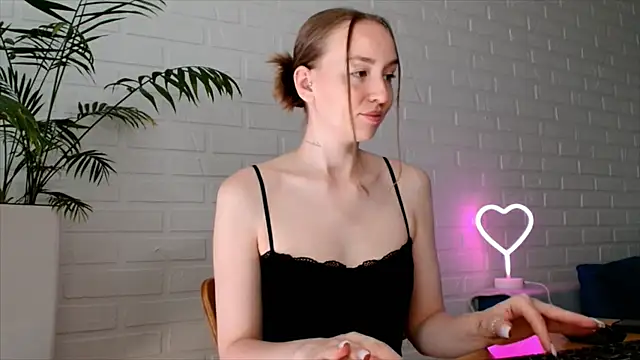 WhitePrincessLuna online show from June 28, 2026, 12:00 pm