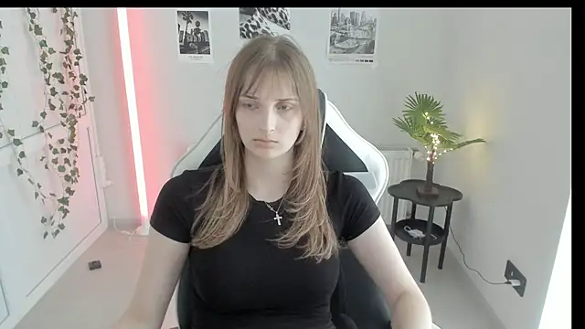 NeyliDream online show from June 24, 2026, 12:37 pm