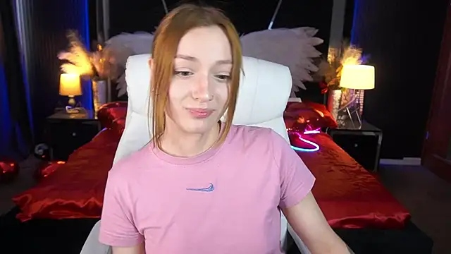 FoxyMayy online show from June 18, 2026, 12:43 pm
