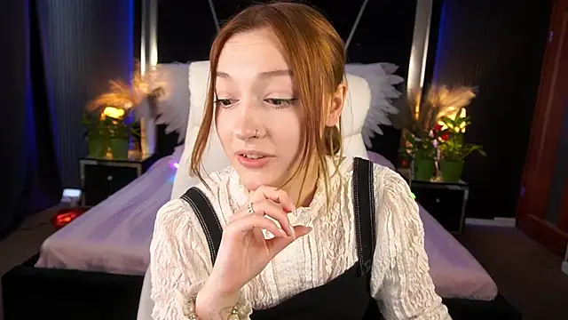 FoxyMayy online show from June 4, 2026, 1:05 pm