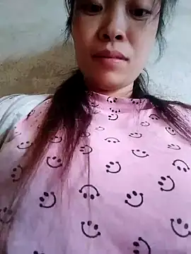 Snapshot of Phuoc_xx chatting on February 1, 2026, 7:17 am Phuoc xx online show from February 1, 2026, 7:17 am