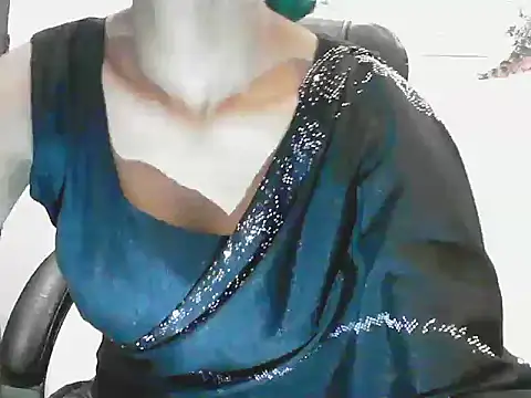 short girl  online show from June 20, 2026, 6:13 pm