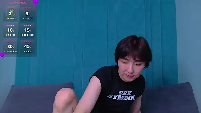 HeejinWang online show from April 18, 2026, 8:20 pm