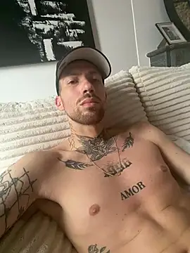bobsex211 online show from May 4, 2026, 12:52 pm