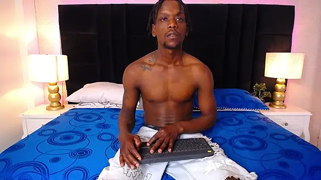 SkylerBigxxx online show from May 9, 2026, 4:27 am