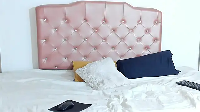 IslaRose7 online show from March 5, 2026, 12:46 pm