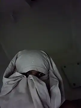 crish09 online show from April 15, 2026, 11:16 am