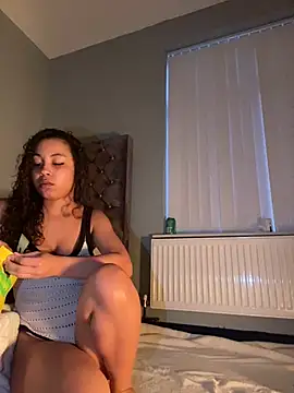 Snapshot of OliviaAshhh chatting on May 24, 2026, 8:31 pm OliviaAshhh online show from May 24, 2026, 8:31 pm