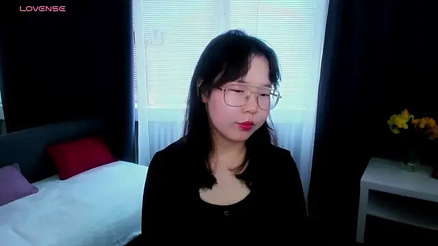 Snapshot of EmmaSnoww chatting on September 23, 2025, 12:01 pm EmmaSnoww online show from September 23, 2025, 12:01 pm