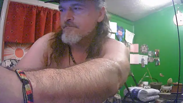 HippieDad333 online show from June 25, 2026, 5:12 am