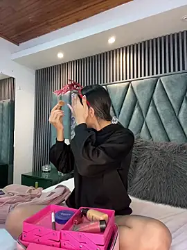 celestebellmont online show from December 17, 2025, 12:21 pm