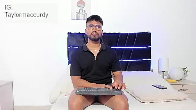 Taylormaccurdy  online show from January 16, 2026, 2:10 pm