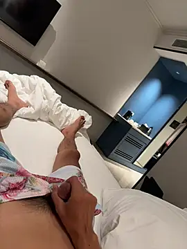 HenryLee1983-cums online show from April 22, 2026, 3:08 pm