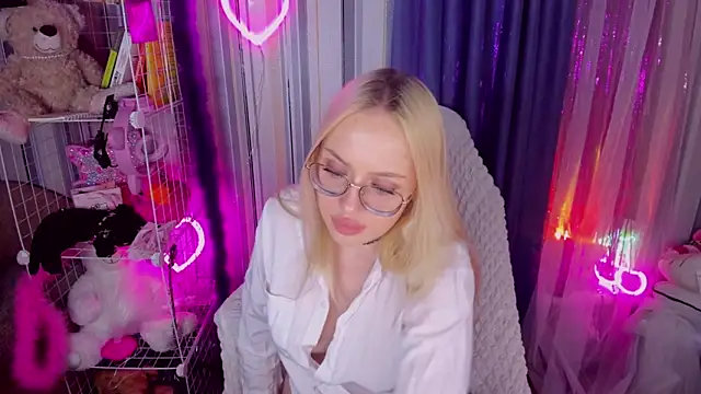 CeaneLino online show from April 21, 2026, 3:51 pm