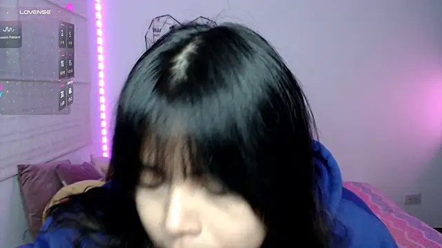 EllieMoonX online show from July 14, 2026, 12:10 am