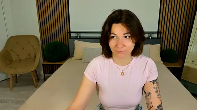EdenSolis online show from June 29, 2026, 7:37 am
