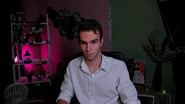 astren villo online show from November 18, 2025, 9:18 pm