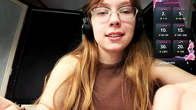 Snapshot of JuneCooper chatting on November 15, 2025, 8:07 am JuneCooper online show from November 15, 2025, 8:07 am