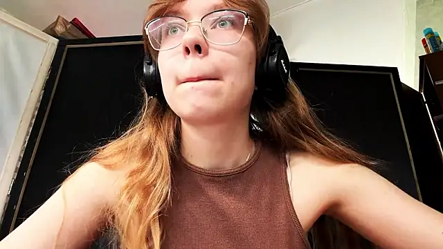 Snapshot of JuneCooper chatting on November 16, 2025, 7:13 am JuneCooper online show from November 16, 2025, 7:13 am