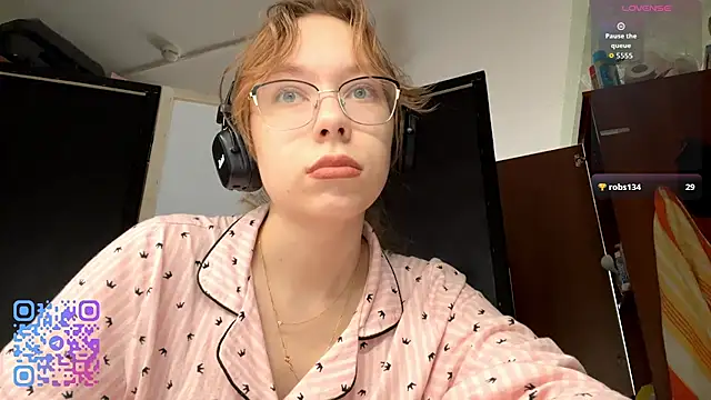 Snapshot of JuneCooper chatting on October 26, 2025, 8:15 am JuneCooper online show from October 26, 2025, 8:15 am