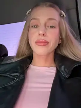 kira mia online show from March 7, 2026, 3:39 pm