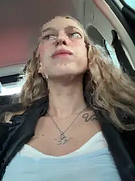 kira mia online show from April 1, 2026, 4:04 pm