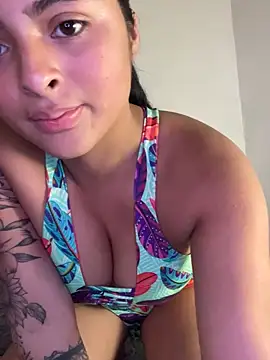 morenaQueen  online show from November 29, 2025, 8:20 pm