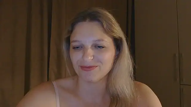 ElisSky301 online show from July 4, 2026, 8:46 pm