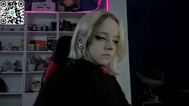 Holy Mistress S online show from May 19, 2026, 7:59 am
