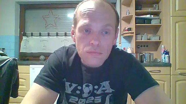 Snapshot of tommy3300 chatting on January 9, 2026, 6:09 am tommy3300 online show from January 9, 2026, 6:09 am