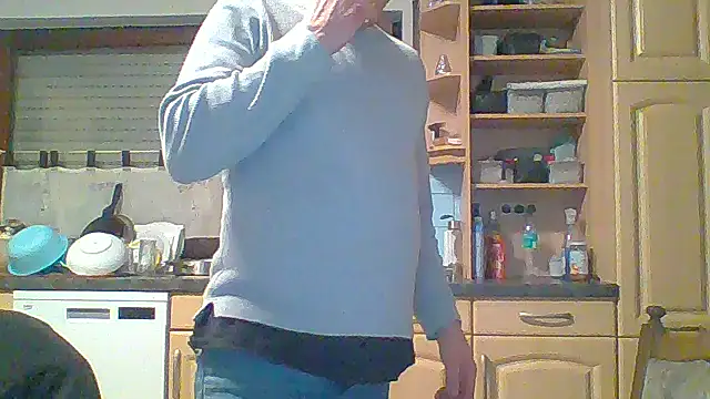 Snapshot of tommy3300 chatting on November 6, 2025, 4:49 am tommy3300 online show from November 6, 2025, 4:49 am