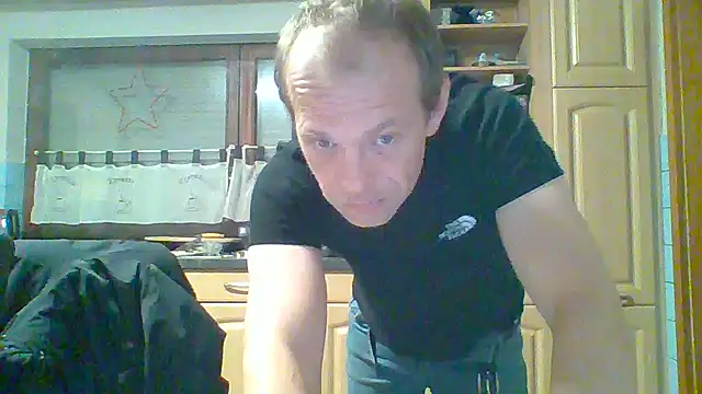 Snapshot of tommy3300 chatting on December 4, 2025, 5:17 am tommy3300 online show from December 4, 2025, 5:17 am