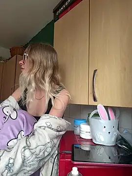 Lilbratofficial online show from April 16, 2026, 10:38 am