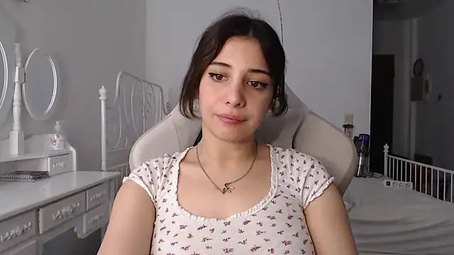 bellefleurrr online show from June 25, 2026, 2:11 pm