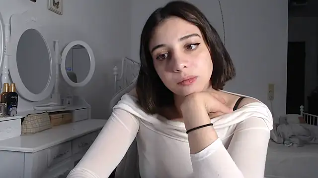 bellefleurrr online show from June 12, 2026, 7:22 pm
