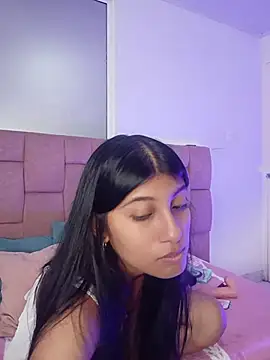 YeseniaRodriguez3 online show from June 27, 2026, 12:44 pm