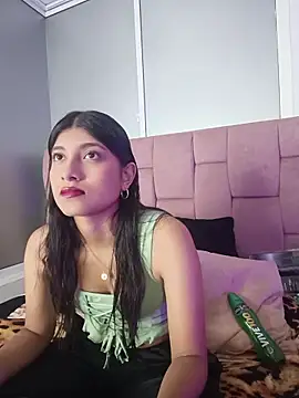 YeseniaRodriguez3 online show from June 20, 2026, 12:43 pm