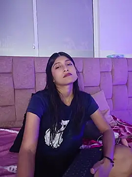 YeseniaRodriguez3 online show from June 8, 2026, 12:49 pm