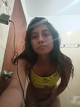 YeseniaRodriguez3 online show from June 2, 2026, 4:29 pm