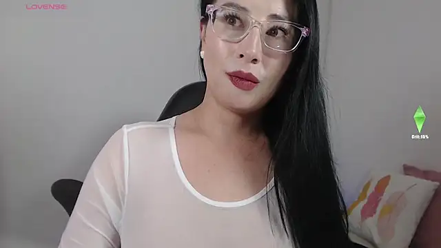 Emma Hotkiss online show from May 19, 2026, 12:04 am