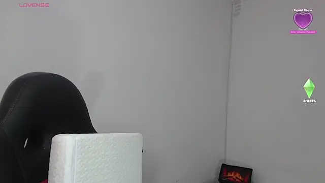 Emma Hotkiss online show from May 4, 2026, 8:44 pm