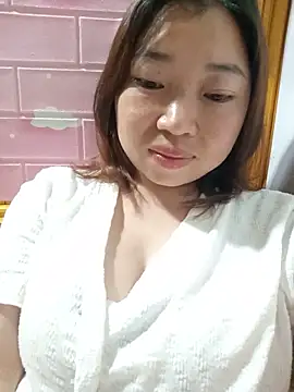 Snapshot of julybe chatting on June 12, 2026, 4:16 pm julybe online show from June 12, 2026, 4:16 pm