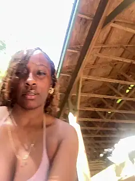 MadameMuse online show from April 22, 2026, 7:53 pm