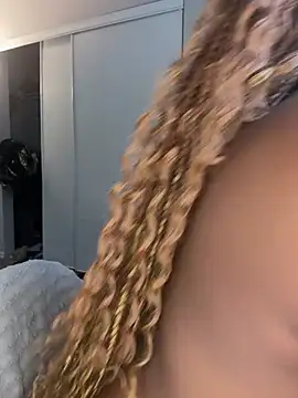 MadameMuse online show from April 13, 2026, 2:21 pm