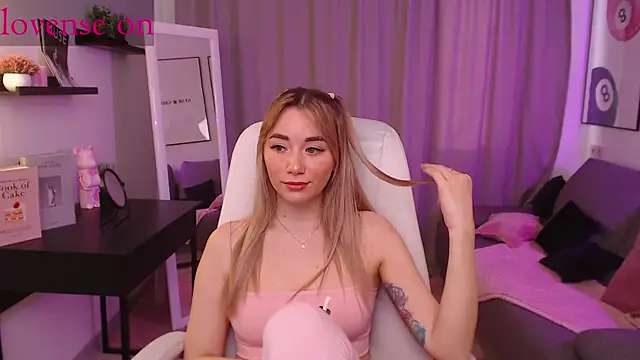 Rosie Mac online show from April 30, 2026, 1:23 am