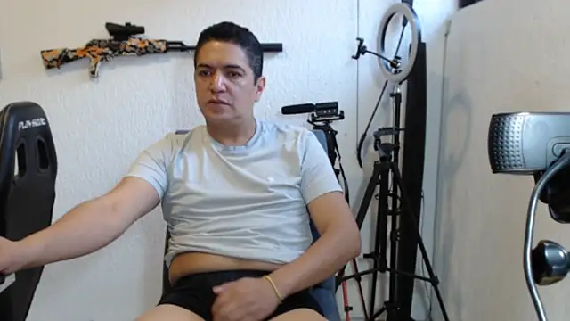 yayo 33 online show from November 12, 2025, 8:34 pm