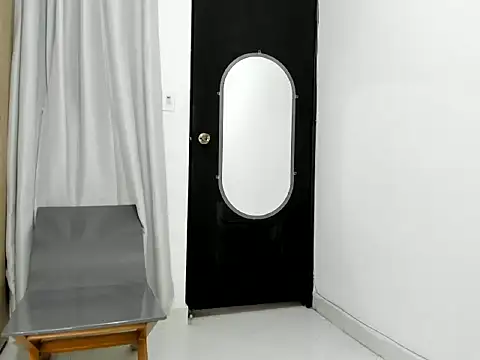 Snapshot of IsabellaCrissty chatting on March 11, 2026, 12:21 pm IsabellaCrissty online show from March 11, 2026, 12:21 pm