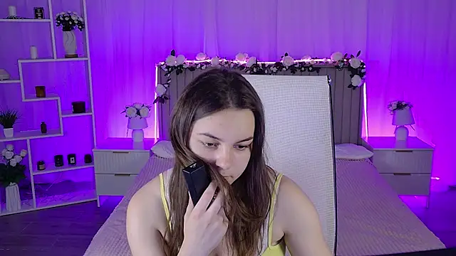 FrancescaCavaliere online show from July 27, 2026, 12:45 pm