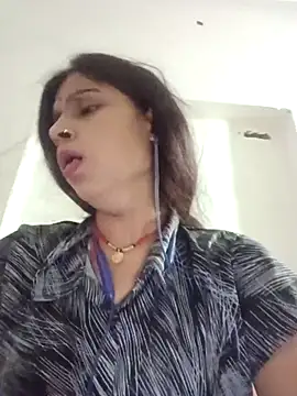 Mohnicute online show from April 28, 2026, 7:29 pm