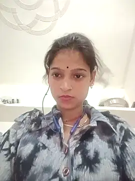 Mohnicute online show from May 1, 2026, 11:48 am